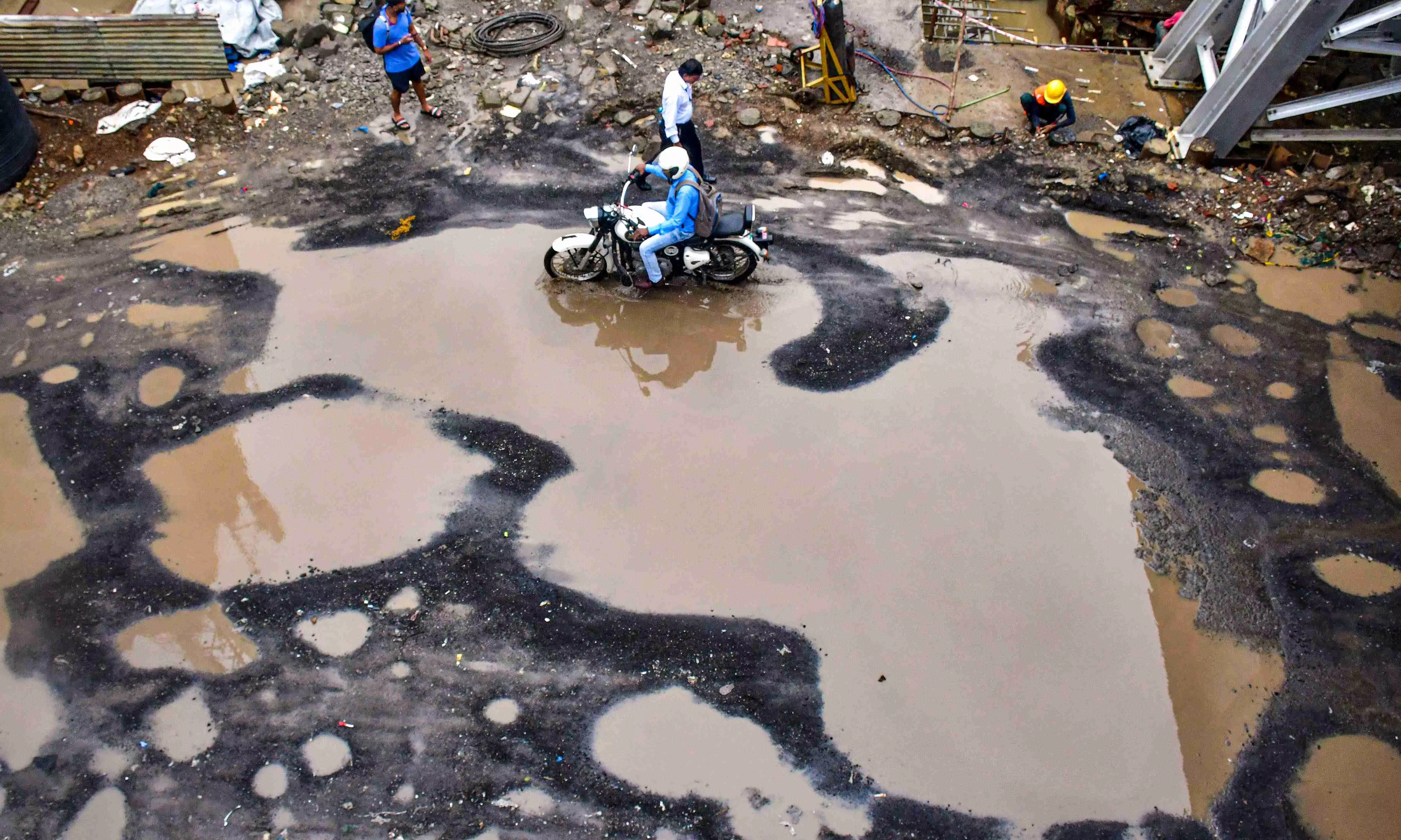 IMD issues heavy rain alert for Mumbai, neighbouring areas