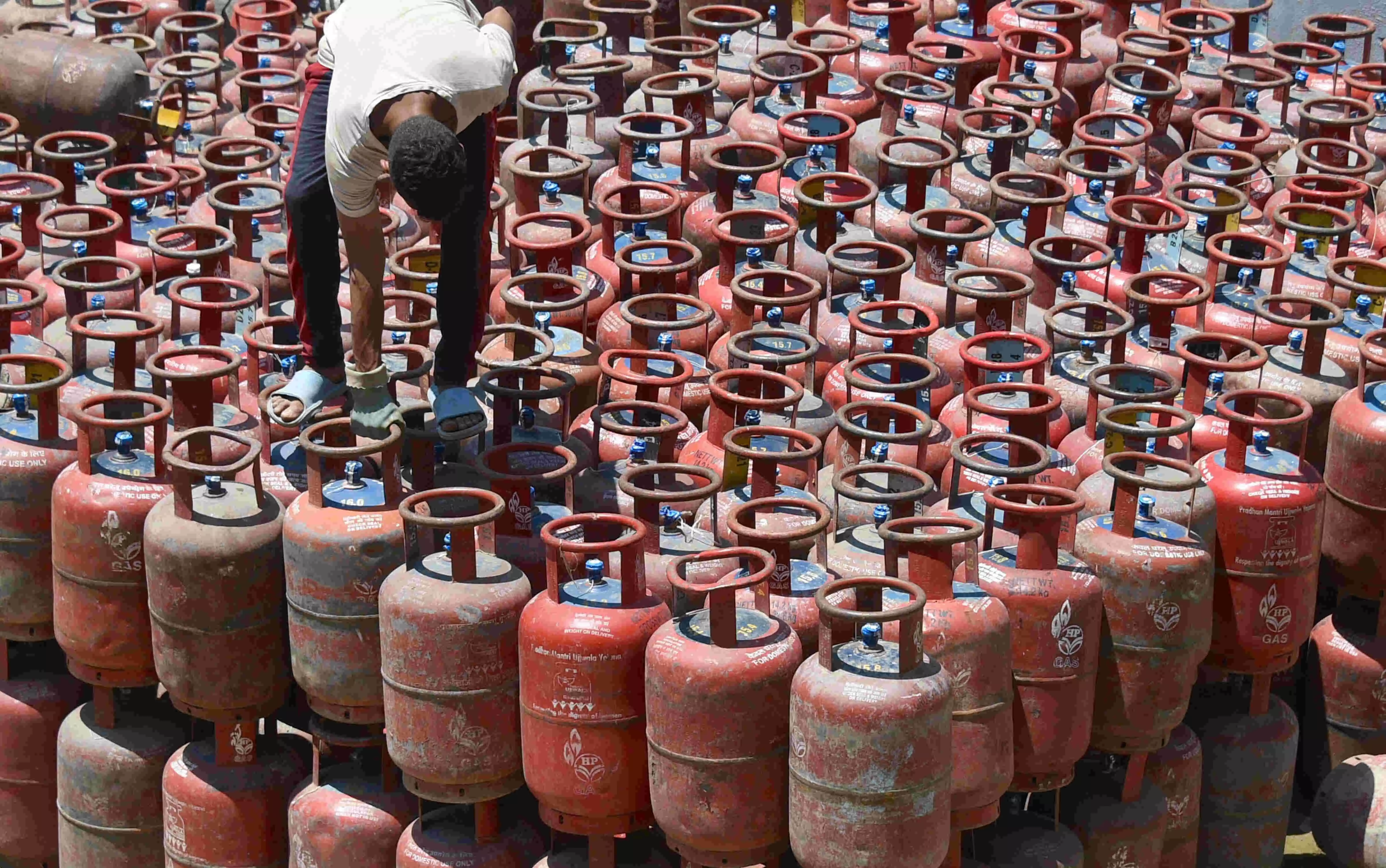 Maharashtra: Shinde government aims to cover 1.52 crore households under free gas cylinders scheme